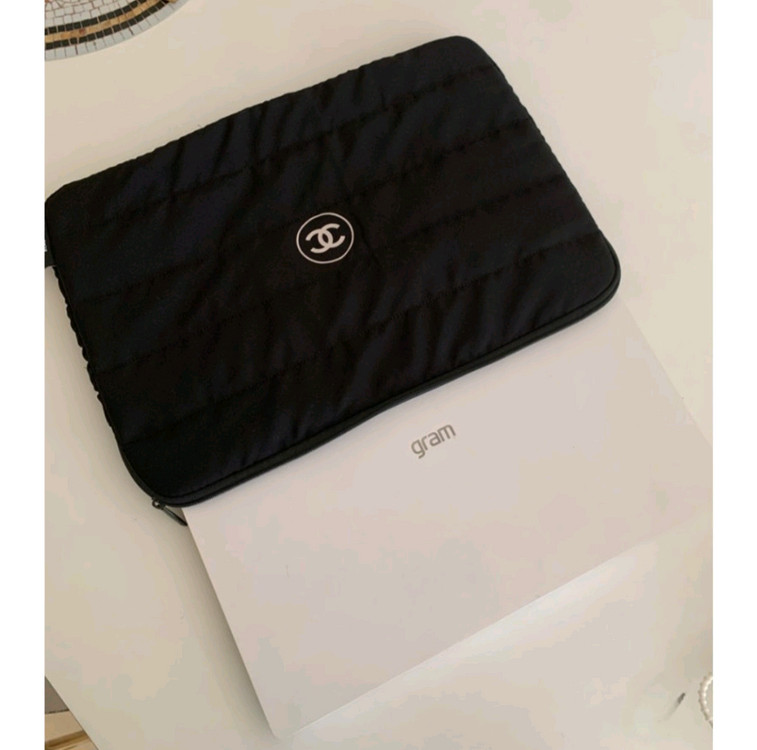 새제품)샤넬 패딩 노트북 맥북 아이패드 파우치 이미지