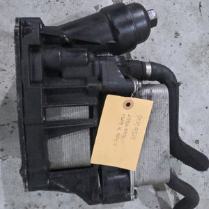 BMW F06 F10 F11 F12 F25 F30 디젤엔진용 오일필터 하우징 열교환기 서모스탯 70379327 이미지