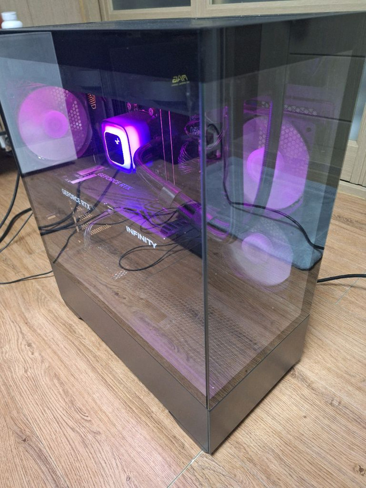 게이밍 PC 컴퓨터 본체 RTX 5070 Ryzen 7 9800X3D 배그 아이온 로아 게임용 데스크탑 이미지