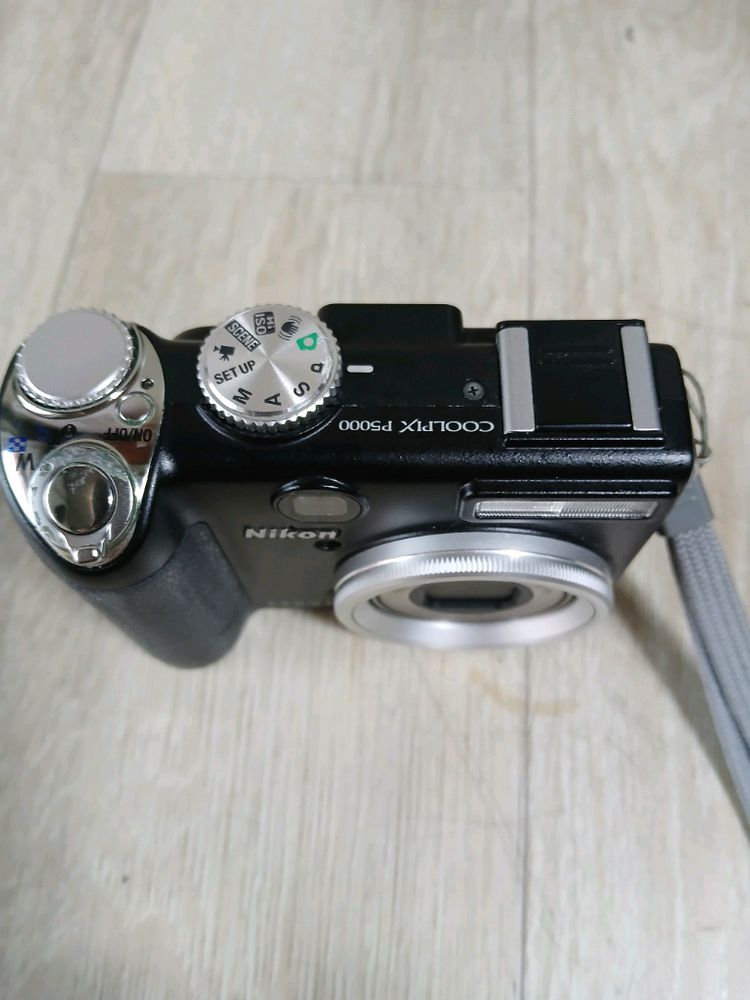 니콘 쿨픽스 P5000 이미지