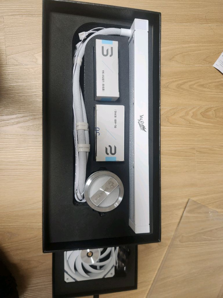 발키리 gl360 수냉 쿨러 화이트 이미지