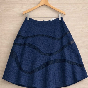 더아이잗컬렉션 고급 브랜드 네이비 엠보감 스커트 44-55정도 사이즈 이미지