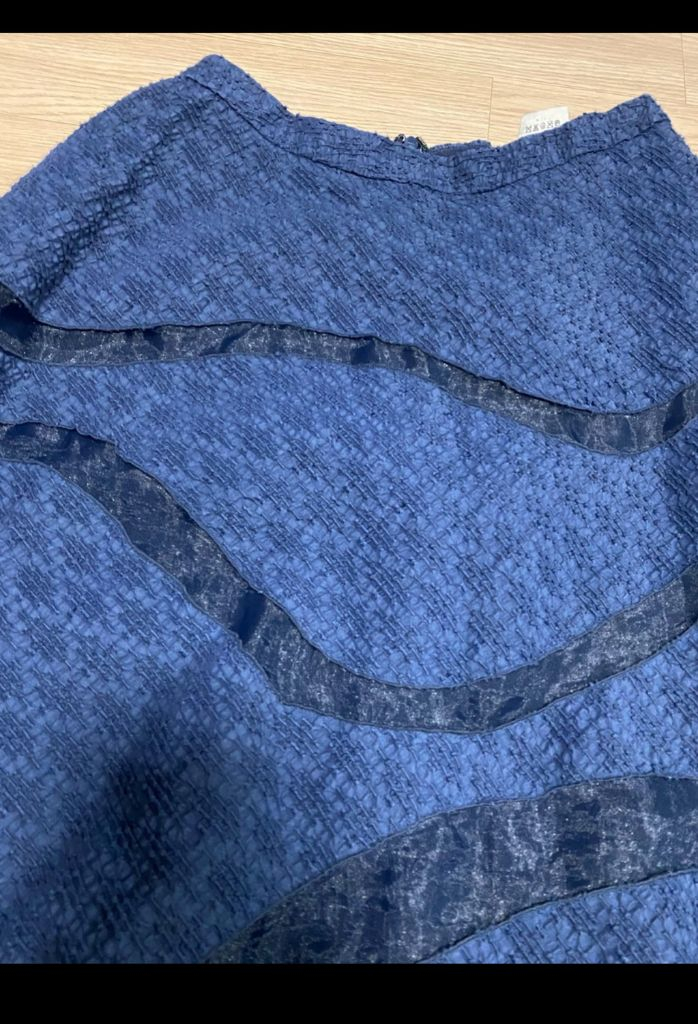 더아이잗컬렉션 고급 브랜드 네이비 엠보감 스커트 44-55정도 사이즈 이미지