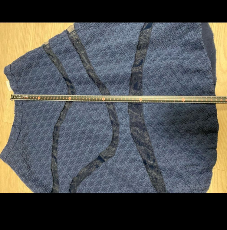 더아이잗컬렉션 고급 브랜드 네이비 엠보감 스커트 44-55정도 사이즈 이미지