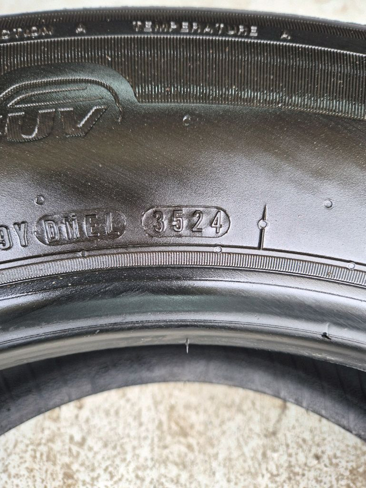 그랜드 카니발 235 65 17 넥센 GTX 중고타이어 한대분 이미지