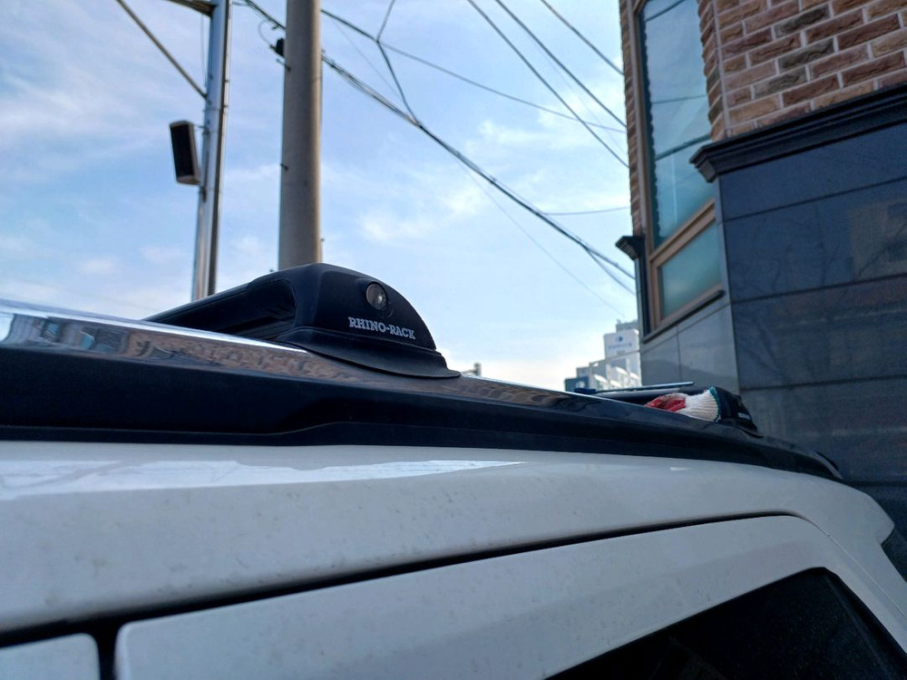 팩라인 fx suv 화이트 루프박스 라이노랙 5.5세대 익스플로러용 가로바 이미지