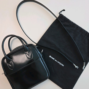 꼼데가르송 아오야마 크로스백 이미지