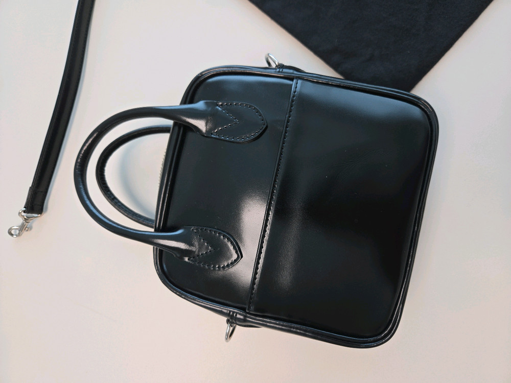 꼼데가르송 아오야마 크로스백 이미지