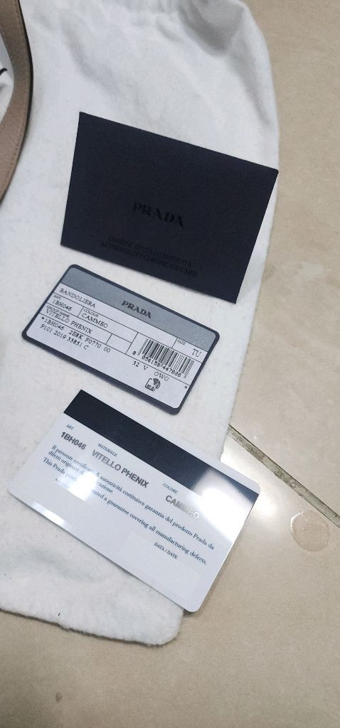 프라다 더블지퍼 크로스백 이미지