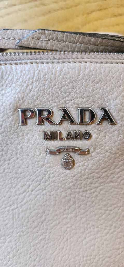 프라다 더블지퍼 크로스백 이미지