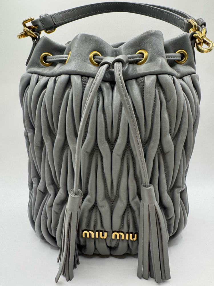 정품 미우미우 마테라쎄 버킷백 크로스/숄더 겸용 A급 컨디션 이미지