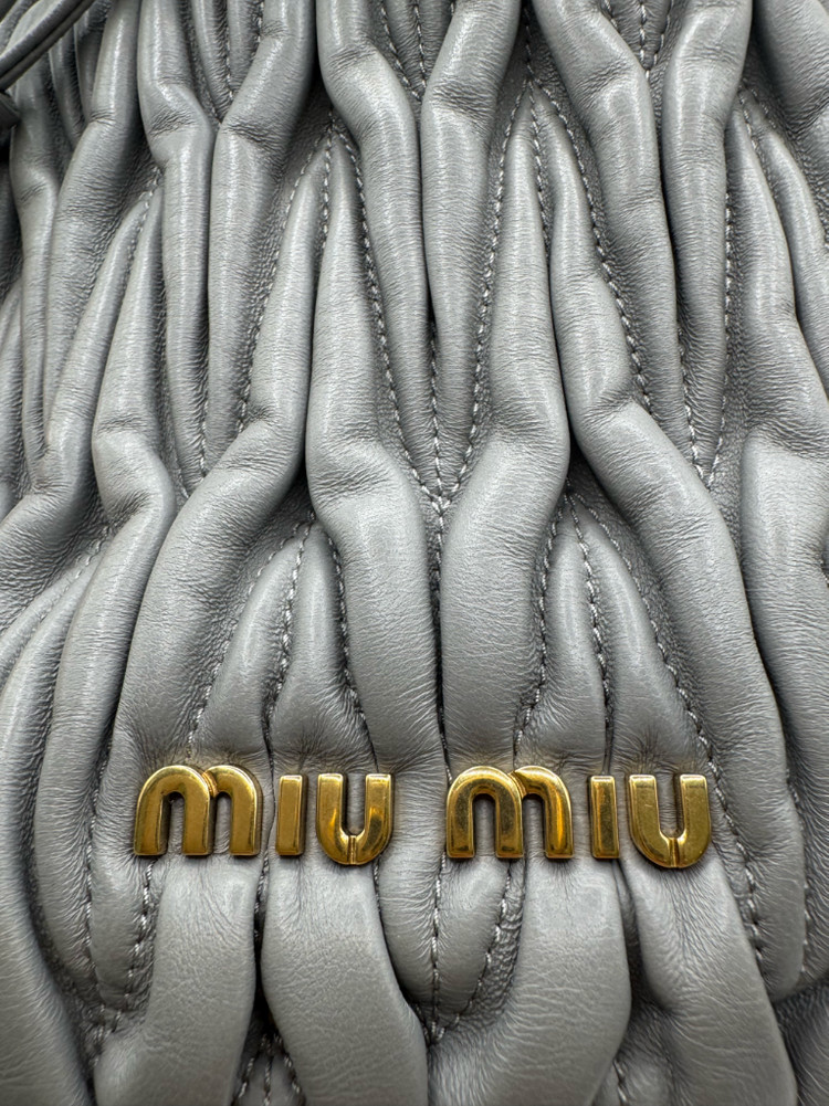 정품 미우미우 마테라쎄 버킷백 크로스/숄더 겸용 A급 컨디션 이미지