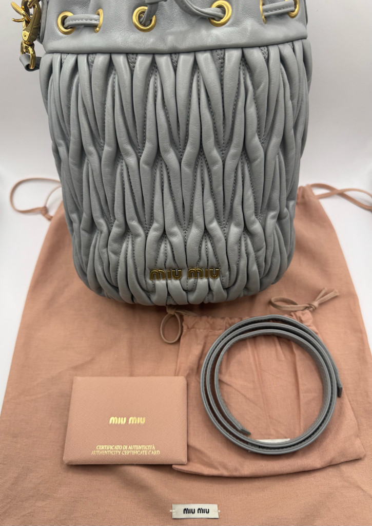 정품 미우미우 마테라쎄 버킷백 크로스/숄더 겸용 A급 컨디션 이미지
