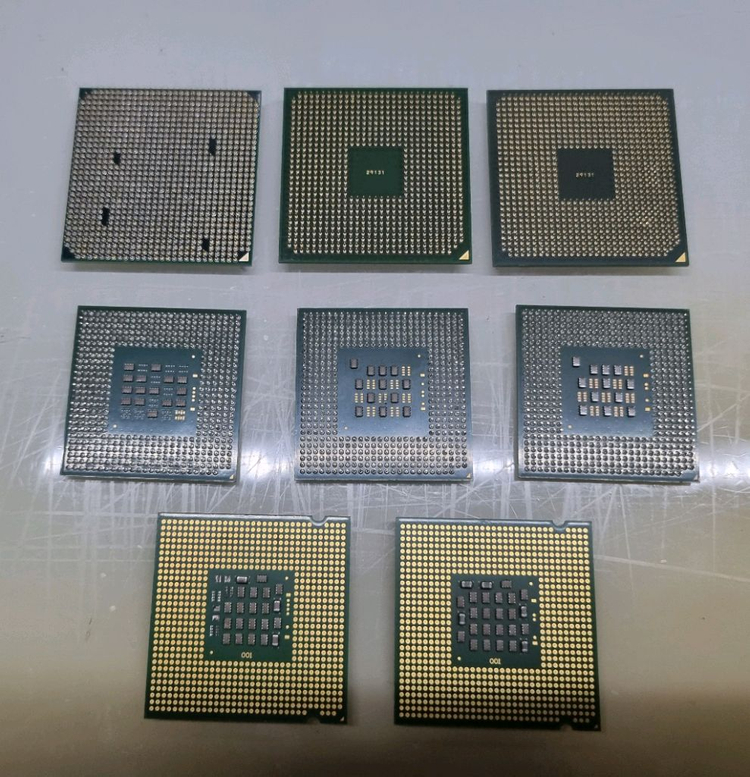 수집용 옜날 CPU 사진 순서대로 모델입니다.AMD 에슬론2 255, 셈프론2800 인텔 팬티엄4, I3 4160 이미지