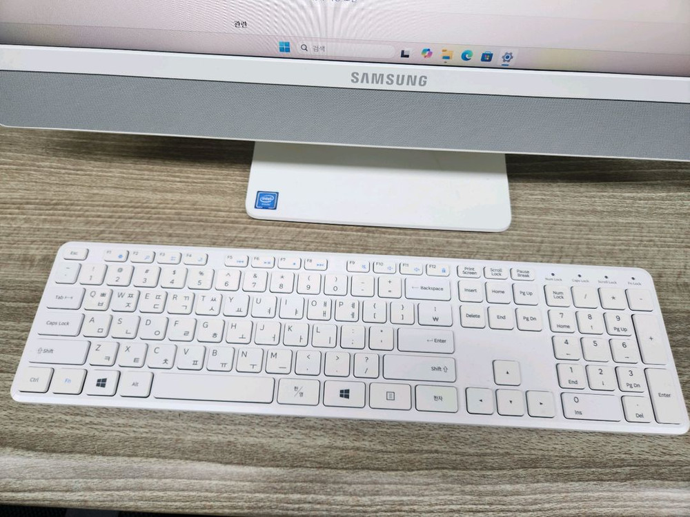 삼성 일체형PC 24인치 DM530ABE 8GB 이미지