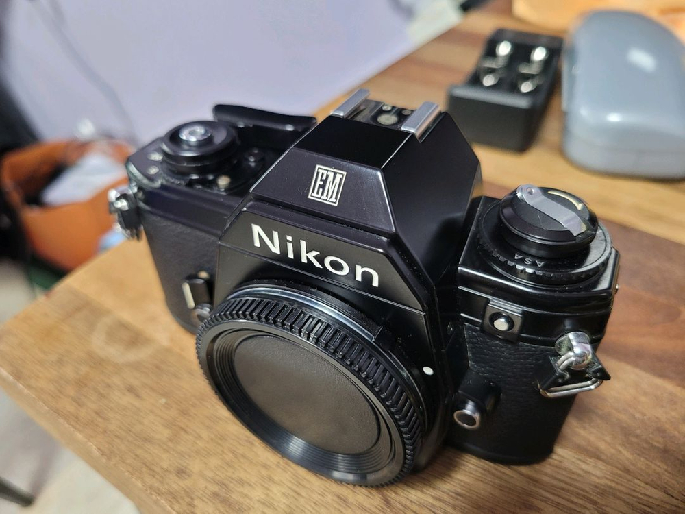 부품용 니콘 EM 필름카메라 외관상태 굿!! 이미지