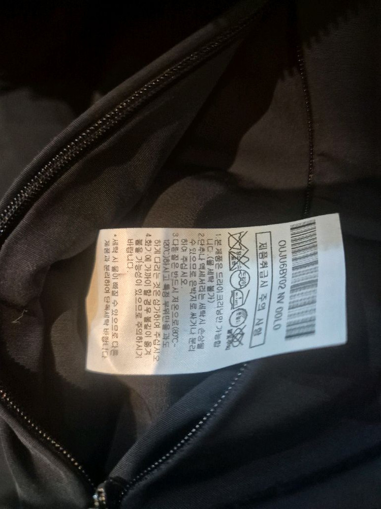 질스튜어트뉴욕 네이비 컬러 포켓 면혼방 MA-1 가죽패치 블루종 L 판매합니다 시착만해보고 보관만 한 새것 같은 중 이미지