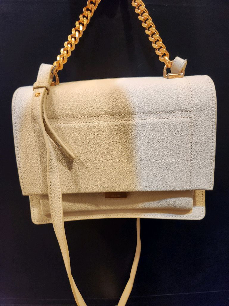 쿠론 벨 크로스백 이미지