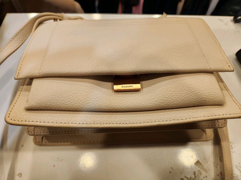 쿠론 벨 크로스백 이미지