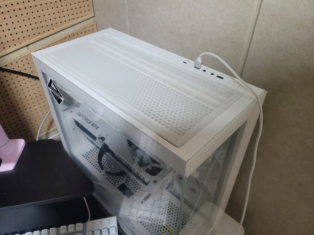 AMD 라이젠 9 9900X3D CPU와 RTX 5070 Ti 이미지