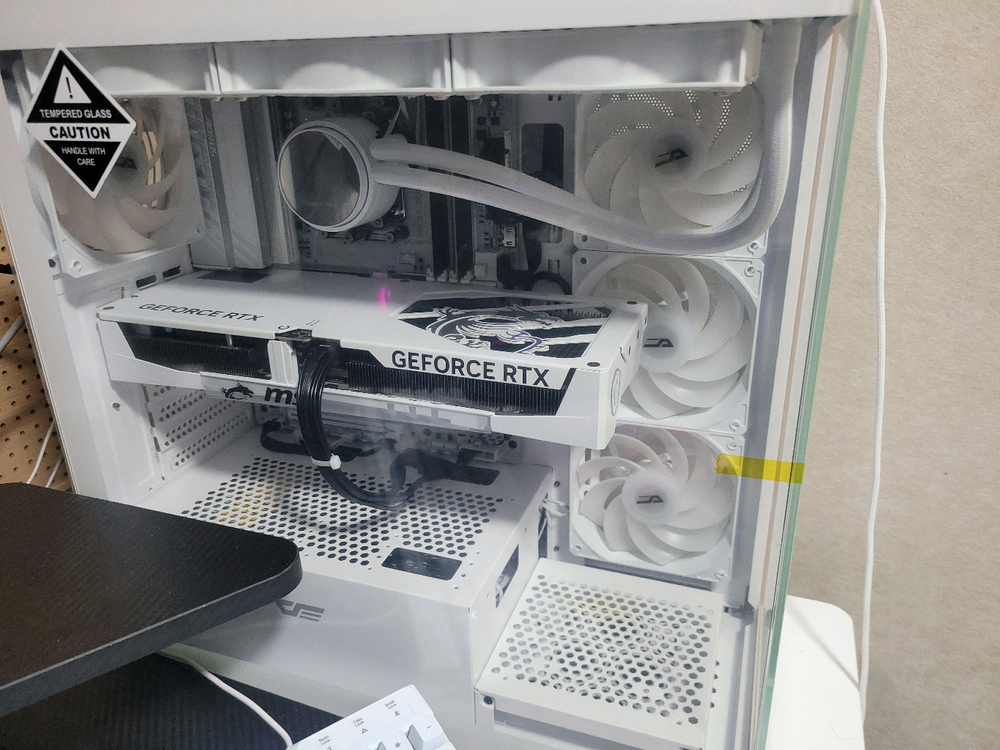 AMD 라이젠 9 9900X3D CPU와 RTX 5070 Ti 이미지