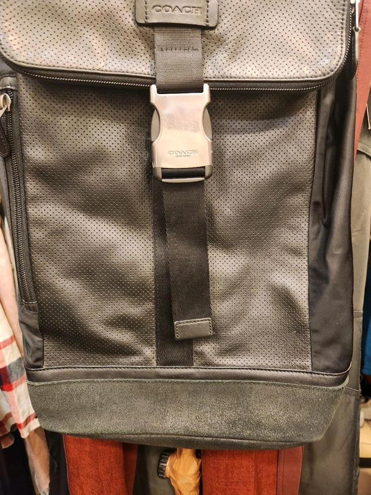 코치 가죽 백팩 이미지