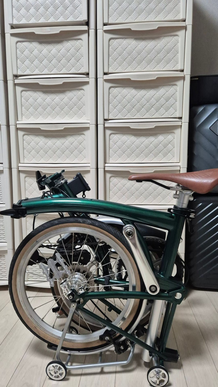 비올리 올리 레이싱 그린 팝니다. 트라이폴드 유사브롬톤 이미지