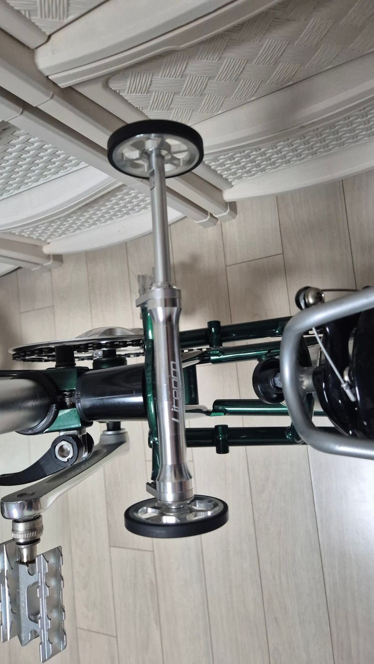 비올리 올리 레이싱 그린 팝니다. 트라이폴드 유사브롬톤 이미지