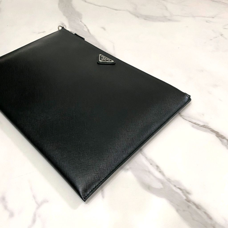 거의새것 프라다 사피아노 레더 삼각로고 클러치백 남성 가방 2NG001 이미지