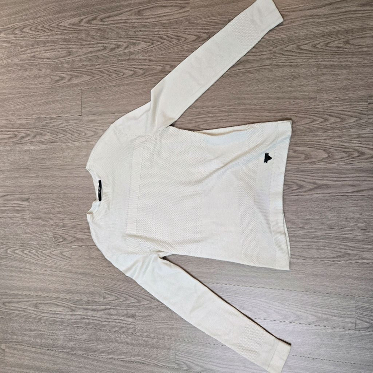 게스 니트 맨투맨 이미지