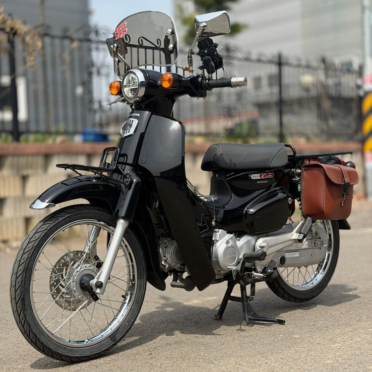 혼다 슈퍼커브110 23년식 짧은 키로수 준튜닝 저렴하게 판매합니다! 이미지