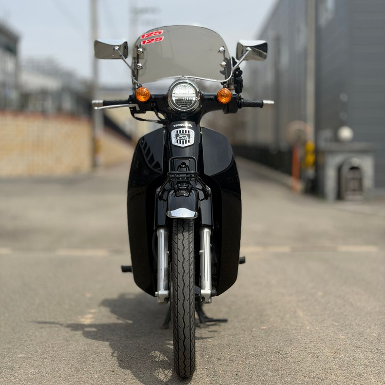 혼다 슈퍼커브110 23년식 짧은 키로수 준튜닝 저렴하게 판매합니다! 이미지