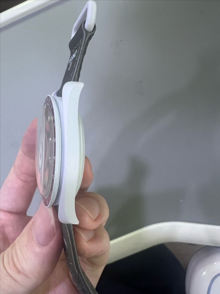 오메가 스와치 문스와치 미션 투 플루토 이미지