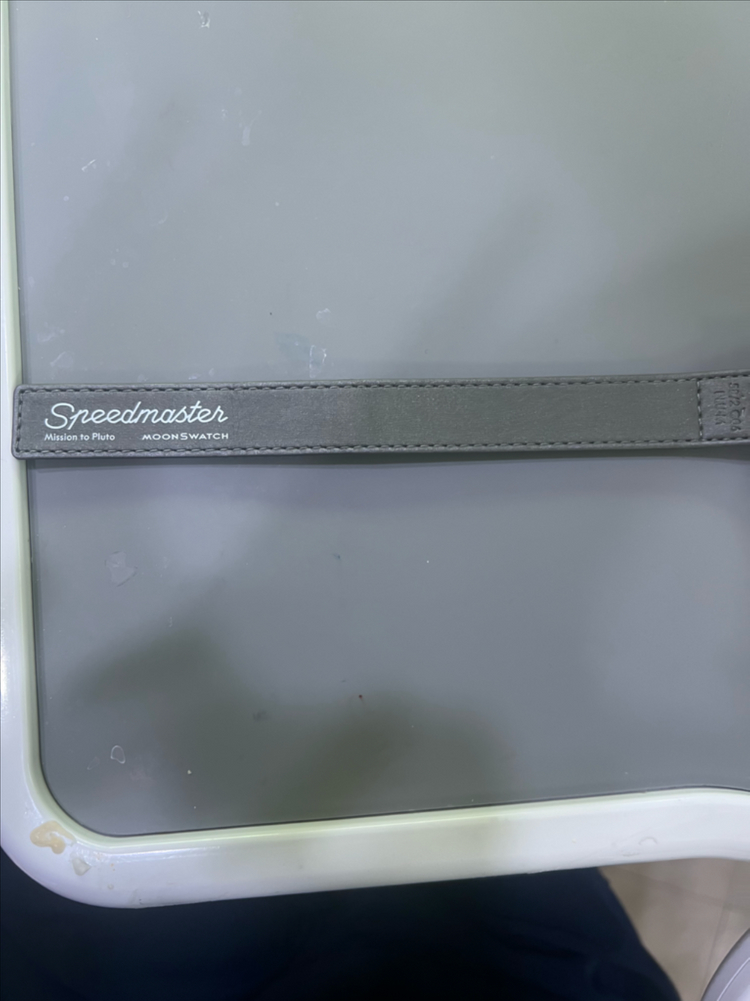 오메가 스와치 문스와치 미션 투 플루토 이미지