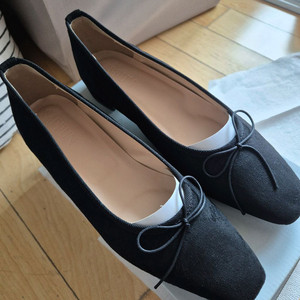 새상품 사뿐 플루니 리본 플랫슈즈 블랙 255 이미지