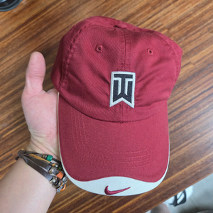 나이키 빈티지 올드스쿨 타이거우즈 모자 프리 버건디 이미지