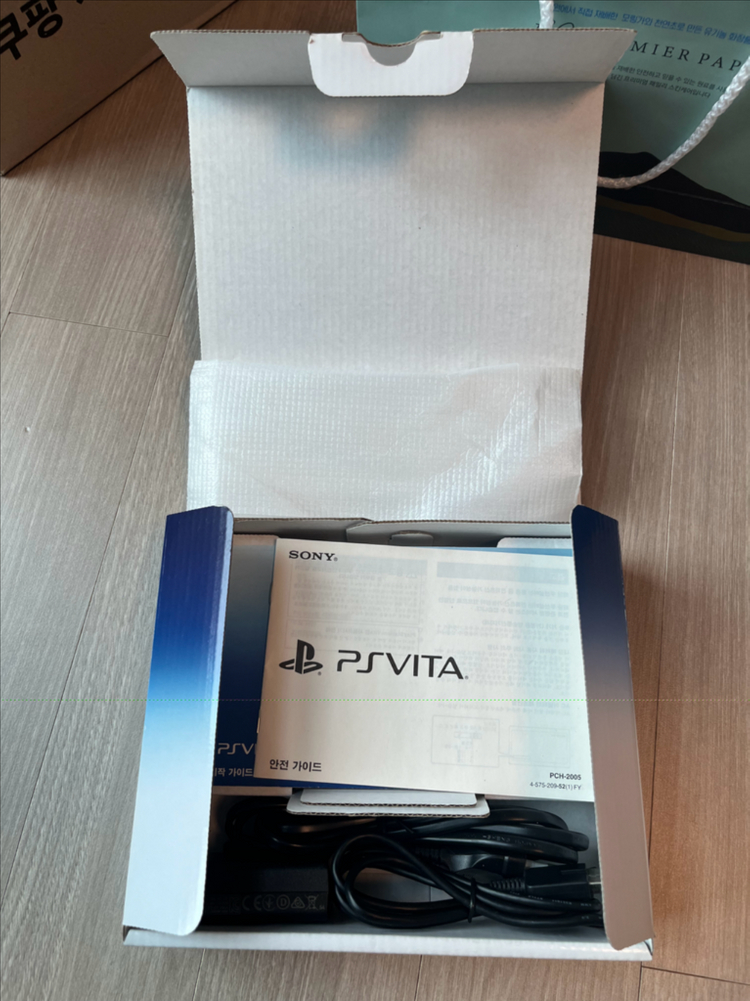 플스 비타 2세대 글레이셔 화이트 이미지