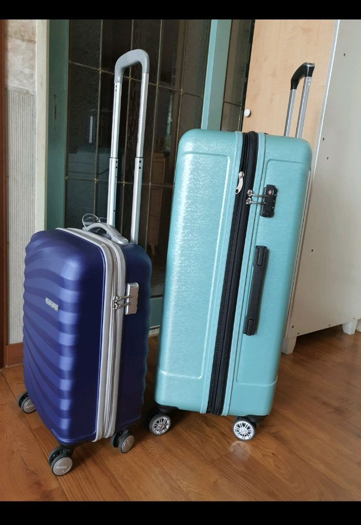 케리어2개 바퀴 부드럽게잘됨 비번장치 확대지퍼있음 하드케이스저렴하게5만원 이미지