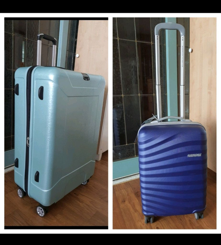 케리어2개 바퀴 부드럽게잘됨 비번장치 확대지퍼있음 하드케이스저렴하게5만원 이미지