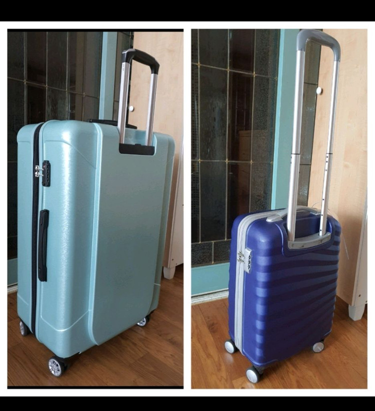 케리어2개 바퀴 부드럽게잘됨 비번장치 확대지퍼있음 하드케이스저렴하게5만원 이미지