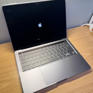 맥북프로 M1 터치바 13인치 스페이스 그레이 이미지