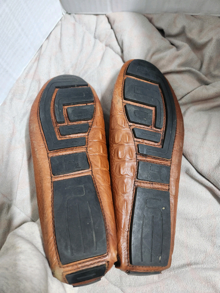 H로고 로퍼 이미지