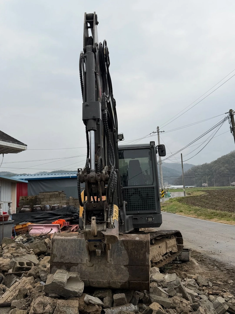 볼보 02 굴삭기 EC60E 2017년식 회링,집게 하부특급 장비~! 이미지