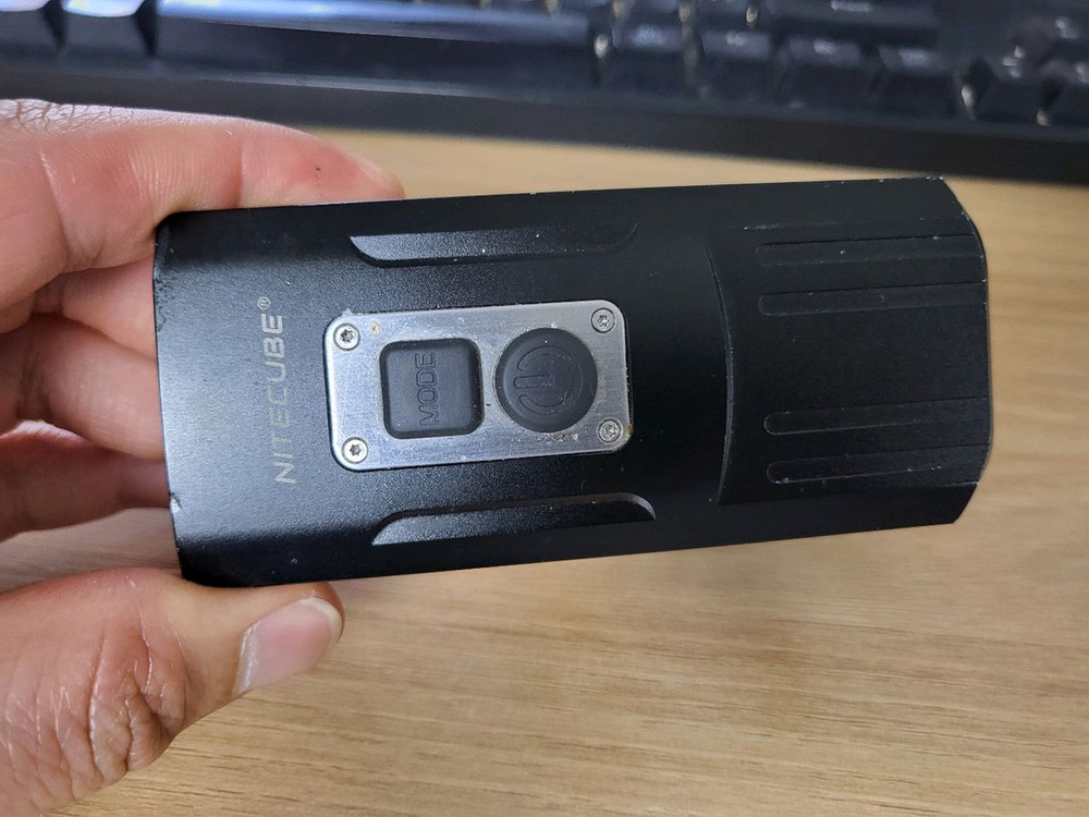 나이트큐브 NX-1800 LED 자전거 라이트, 전조등 팔아요. 택포3.5만 이미지