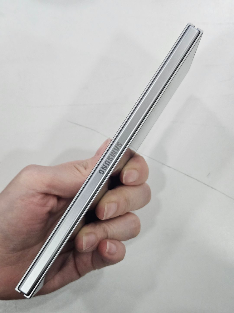 갤럭시Z폴드7 256GB 실버 이미지