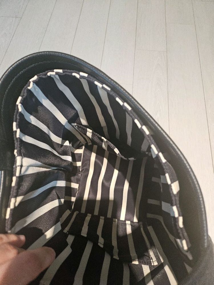 더로우 파크백 미듐 블랙 이미지