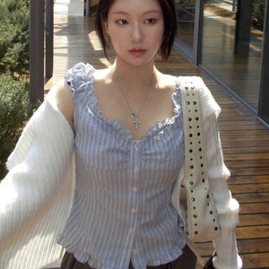 헤비브 핀 스트라이프 블라우스 sora 이미지