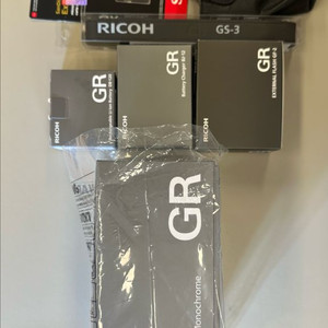 리코 GR4 모노크롬, 플래쉬 GF-2 및 기타 구성품 이미지