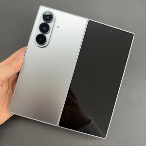 [대전 중고폰] 갤럭시 Z폴드7 256GB 실버 / SS급 / 실물촬영 / 매장운영 410112 이미지