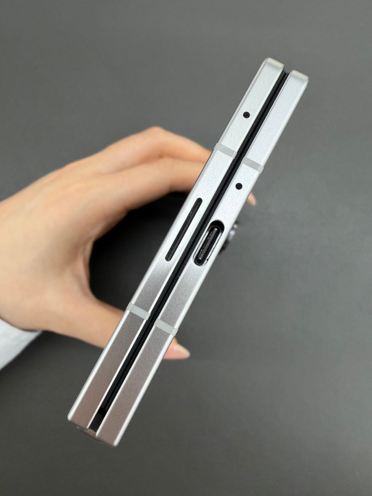 [대전 중고폰] 갤럭시 Z폴드7 256GB 실버 / SS급 / 실물촬영 / 매장운영 410112 이미지